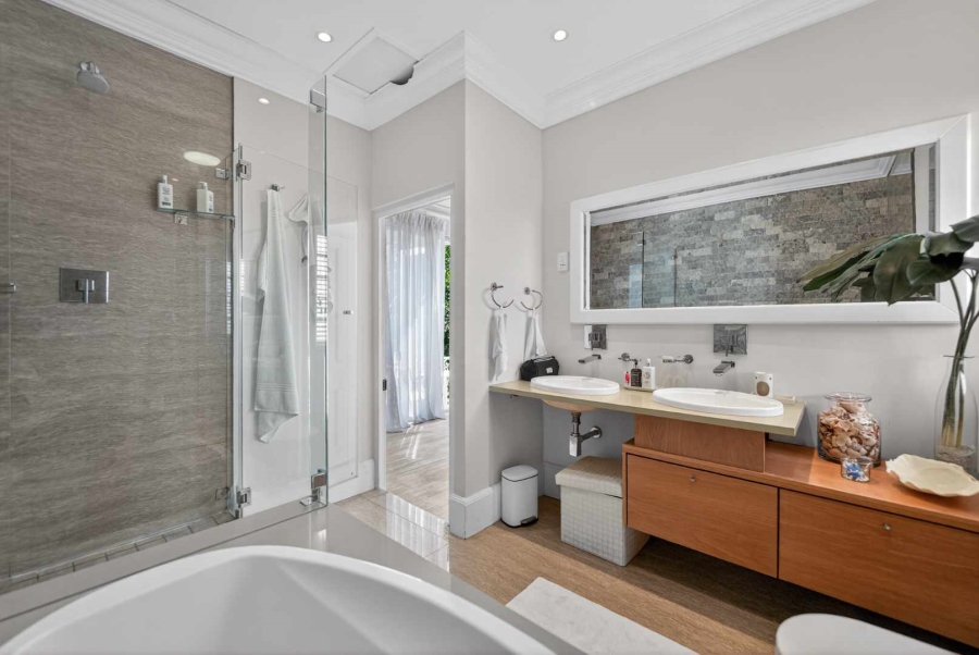 4 Bedroom Property for Sale in Oranjezicht Western Cape